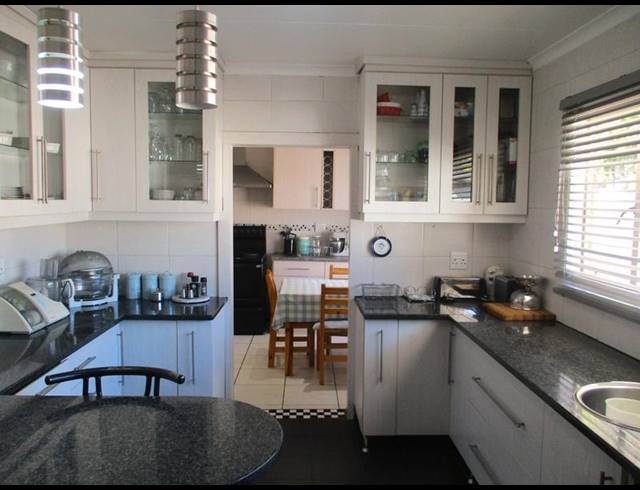 4 BEDROOM HOUSE FOR SALE IN PELLISSIER